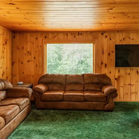 Mitten Lake Retreat